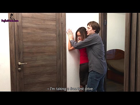 ❤️ Сексуальний ріелтор чуттєво смикає свою кицьку і трахається, продаючи свою квартиру - Кремпай ️ Порно у нас ❌️❤