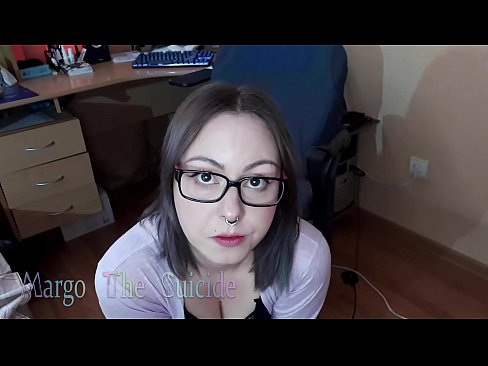 ❤️ Сексуальна дівчина в окулярах глибоко відсмоктує дилдо на камеру ️ Порно у нас ❌️❤